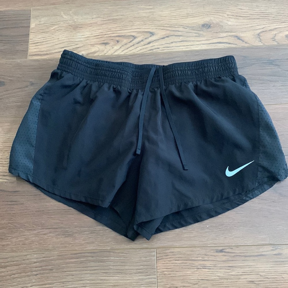 Black Nike dry fit short